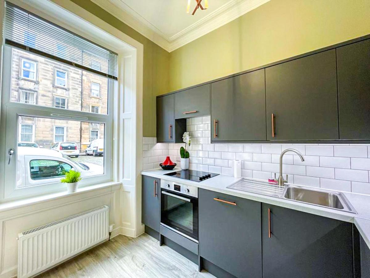 Desirable 2 Bed Apt Near Edinburgh Castle Διαμέρισμα Εξωτερικό φωτογραφία